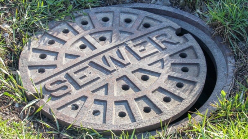 https://kazmagazine.com/diy-vs-professional-help-when-to-call-in-sewer-contractors/