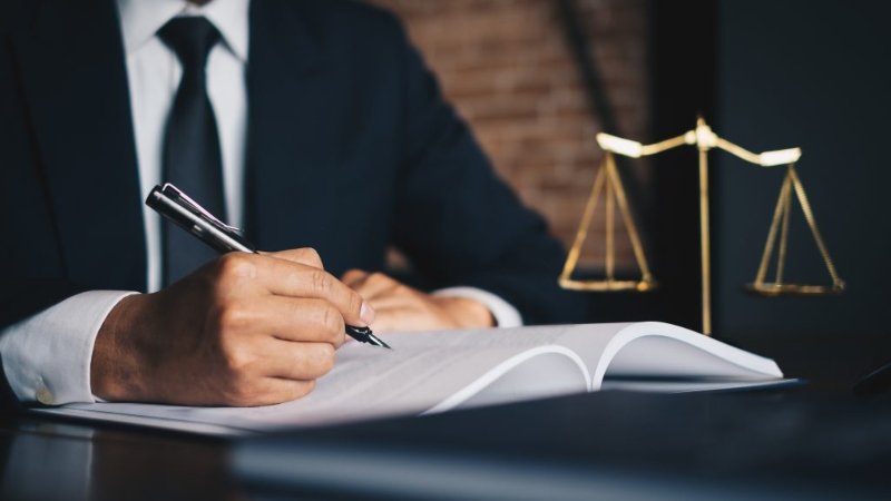 A Guide to Choosing the Right Litigation Attorney
